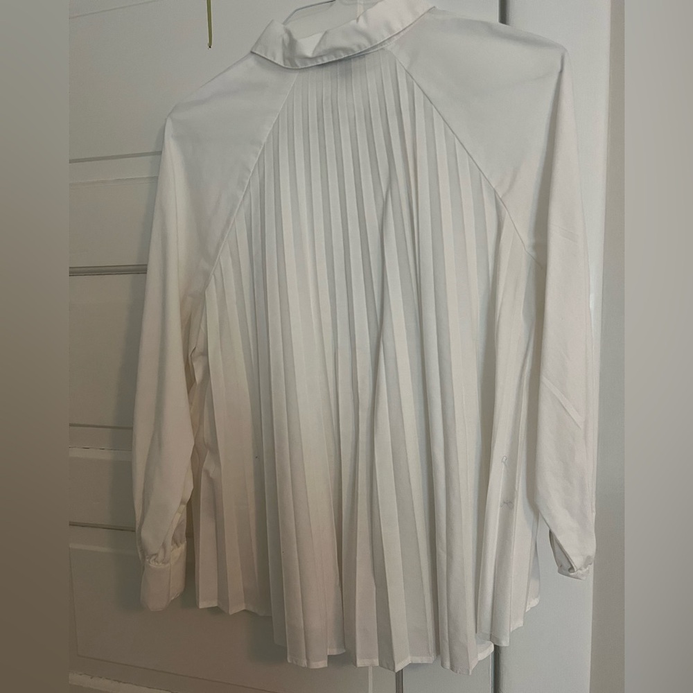 Banana Republic pleated back white button up size L